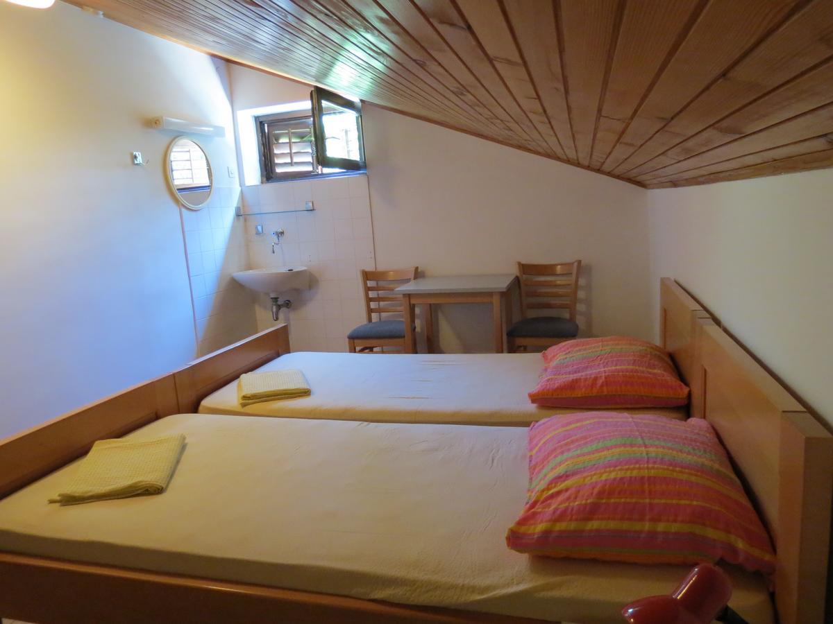 Hi Hostel Veli Losinj Luaran gambar