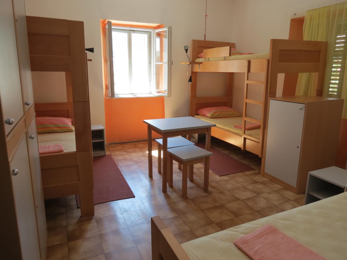 Hi Hostel Veli Losinj Luaran gambar