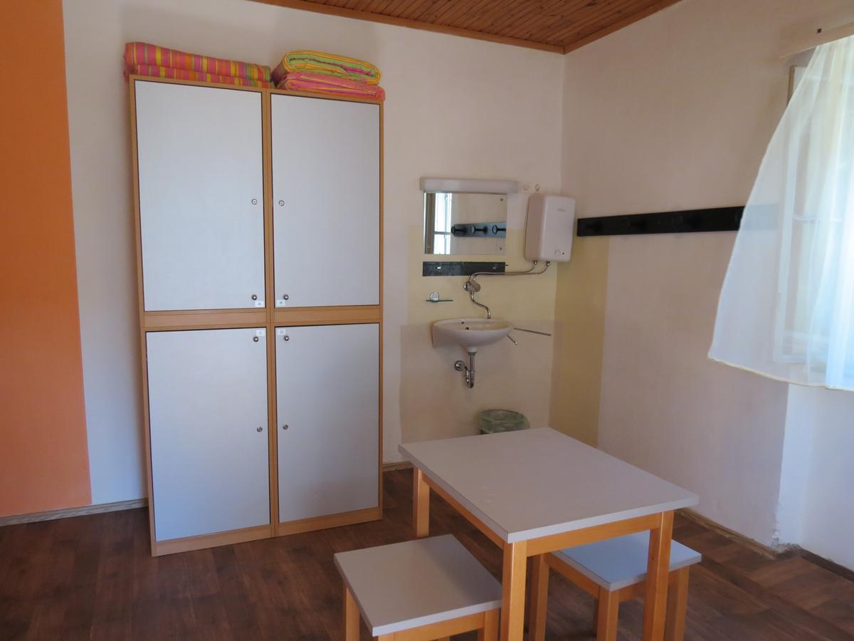 Hi Hostel Veli Losinj Luaran gambar