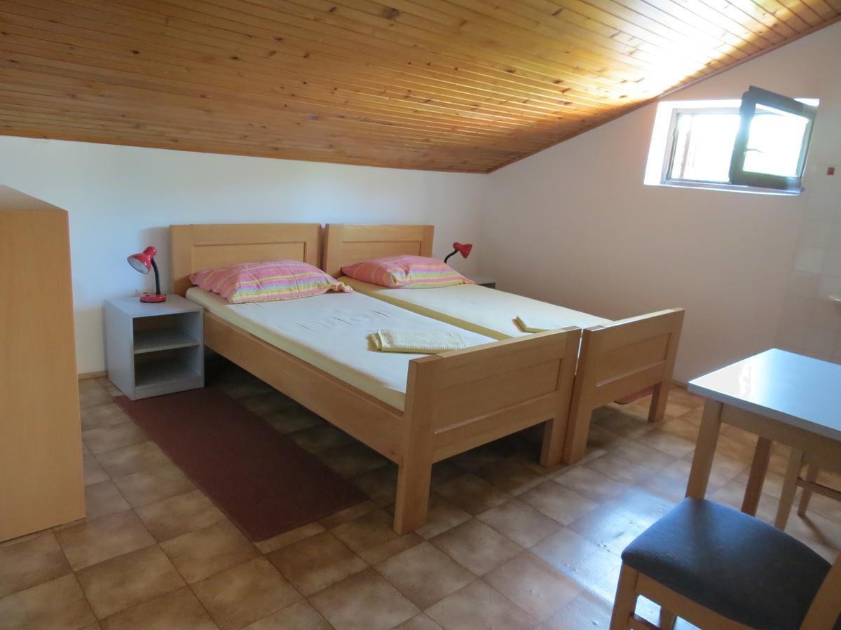 Hi Hostel Veli Losinj Luaran gambar
