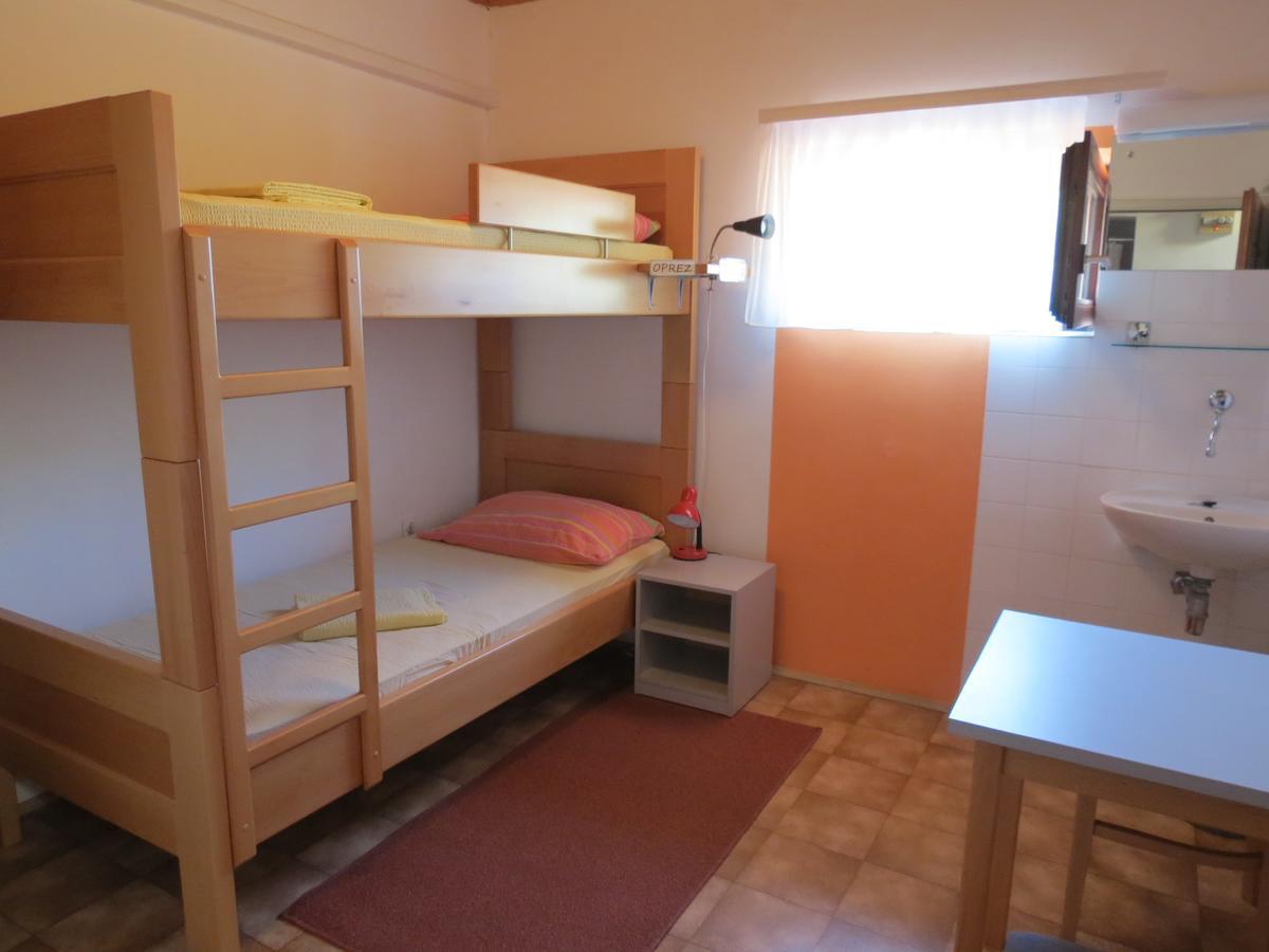 Hi Hostel Veli Losinj Luaran gambar